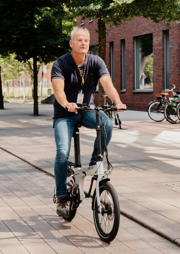 Revolt Aluminium Alloy Male Road Electric Bikes for Seniors