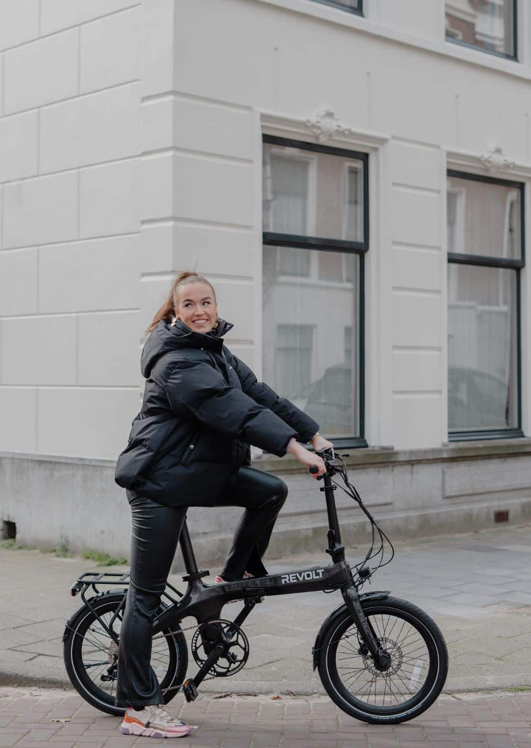 Revolt Carbon Fiber Folding E-Bike Female