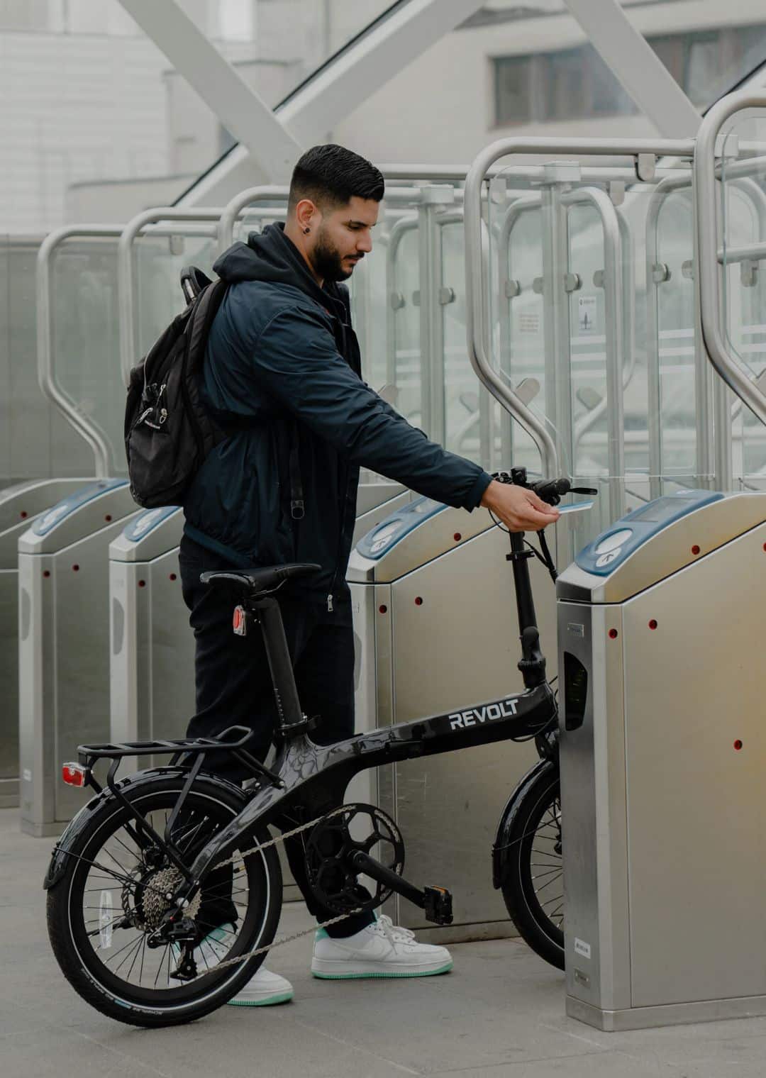 Revolt Carbon Fiber Folding E-Bike Male