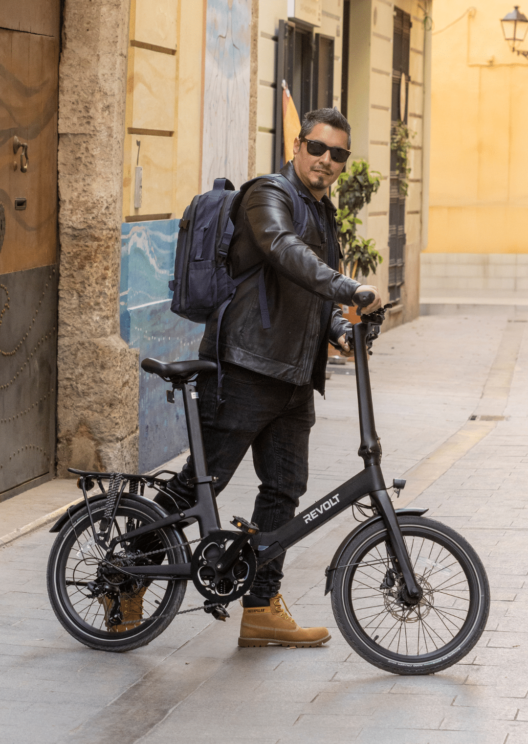 Revolt Carbon Fiber Pro V5, Low Step Frame, Belt Drive, Matt Black, Male