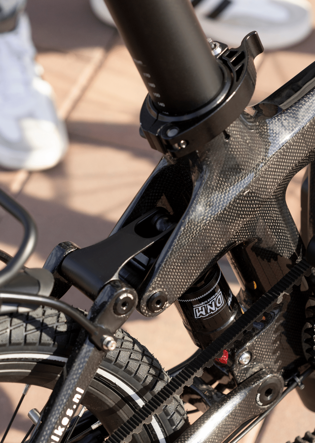 Revolt Carbon Fiber Pro V4, Belt Drive, Full Carbon, Air Shock Absorber