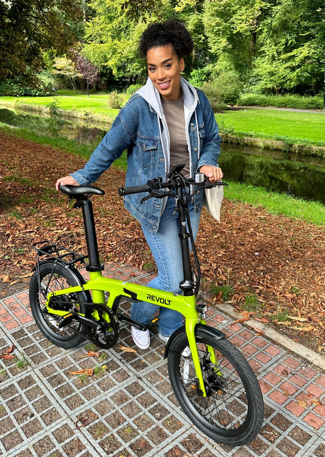 Vouwfiets uitvouwen: stap-voor-stap handleiding van Revolt Bikes