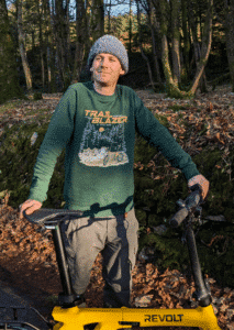 Trailblazer Eco Sweater Green Male, Revolt Carbon Fiber Pro V3 E-Bike Yellow