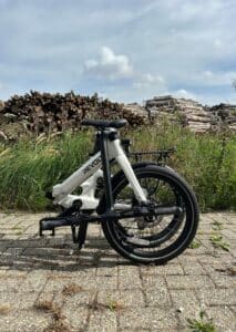 Revolt Carbon Fiber Pro V5, White, Chain Drive, 7 Gears, Low Entry Step In Frame, Folded